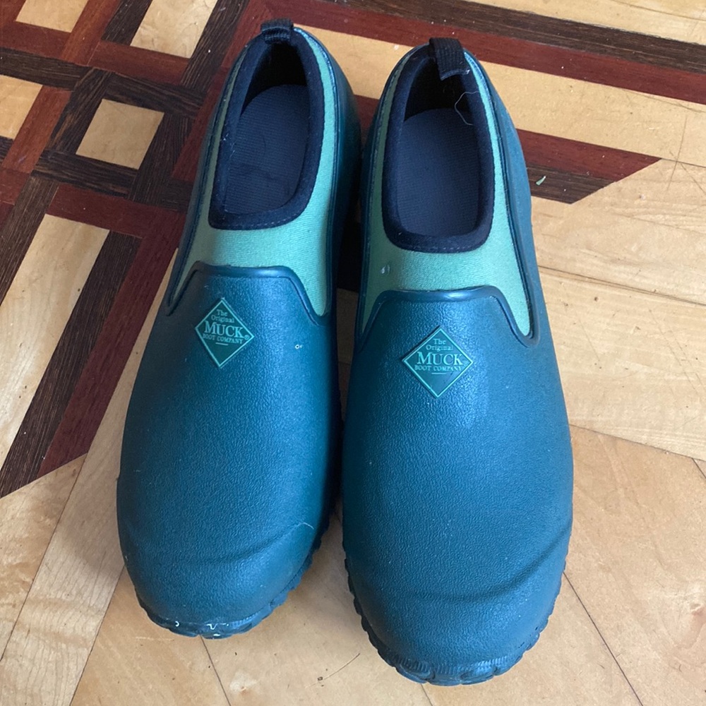 Muck shoes